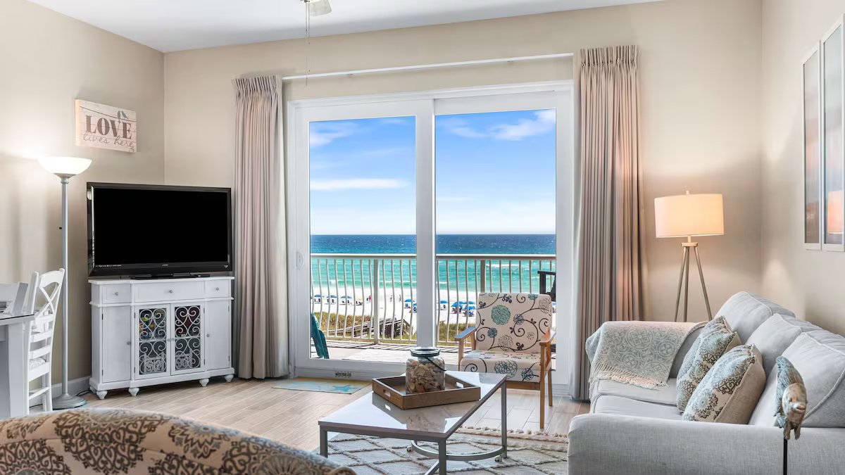 Single Condo 305